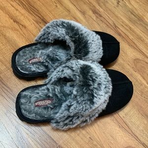 Size 9/10 Womens slippers with hard sole Woodstock new